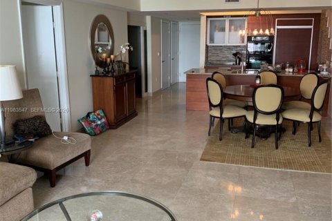 Condo in Hallandale Beach, Florida, 3 bedrooms  № 2053106 - photo 3