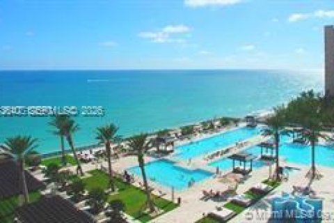 Condo in Hallandale Beach, Florida, 3 bedrooms  № 2053106 - photo 2