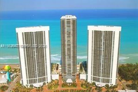 Condo in Hallandale Beach, Florida, 3 bedrooms  № 2053106 - photo 26