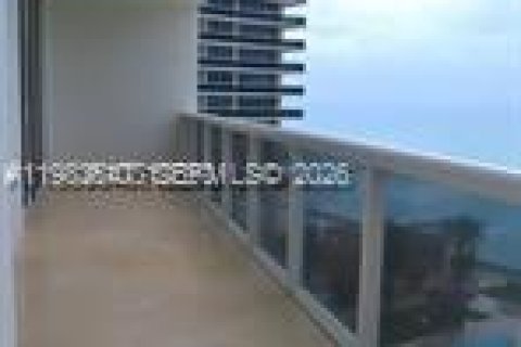 Condo in Hallandale Beach, Florida, 3 bedrooms  № 2053106 - photo 24