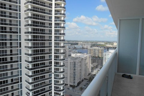 Condo in Hallandale Beach, Florida, 3 bedrooms  № 2053106 - photo 20