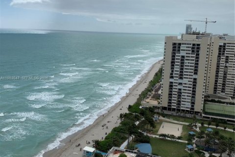 Condo in Hallandale Beach, Florida, 3 bedrooms  № 2053106 - photo 27