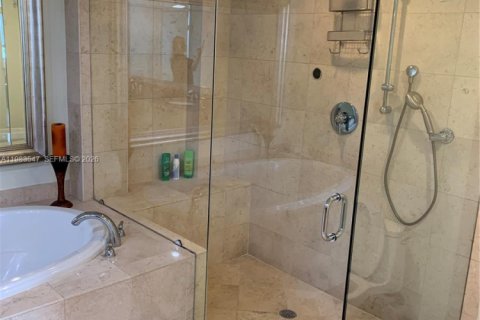 Condo in Hallandale Beach, Florida, 3 bedrooms  № 2053106 - photo 15