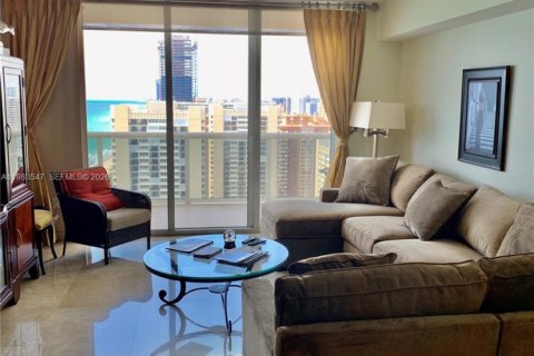 Condo in Hallandale Beach, Florida, 3 bedrooms  № 2053106 - photo 14