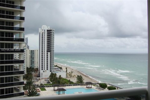 Condo in Hallandale Beach, Florida, 3 bedrooms  № 2053106 - photo 23