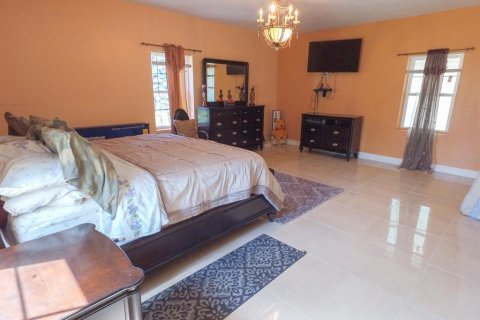House in Plant City, Florida 5 bedrooms, 287.53 sq.m. № 1580816 - photo 23