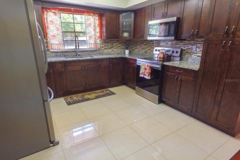 House in Plant City, Florida 5 bedrooms, 287.53 sq.m. № 1580816 - photo 16