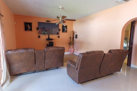 House in Plant City, Florida 5 bedrooms, 287.53 sq.m. № 1580816 - photo 11