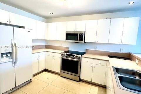 Townhouse in Doral, Florida 3 bedrooms, 132.76 sq.m. № 1978023 - photo 11