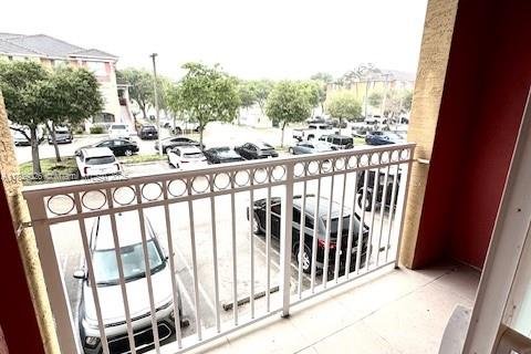 Townhouse in Doral, Florida 3 bedrooms, 132.76 sq.m. № 1978023 - photo 6