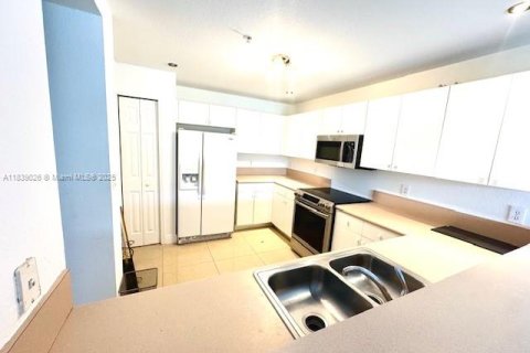 Townhouse in Doral, Florida 3 bedrooms, 132.76 sq.m. № 1978023 - photo 12