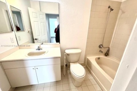 Townhouse in Doral, Florida 3 bedrooms, 132.76 sq.m. № 1978023 - photo 19