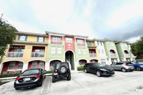 Townhouse in Doral, Florida 3 bedrooms, 132.76 sq.m. № 1978023 - photo 2