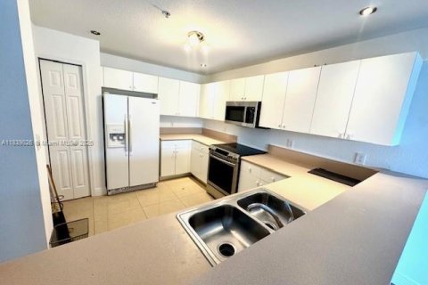 Townhouse in Doral, Florida 3 bedrooms, 132.76 sq.m. № 1978023 - photo 13