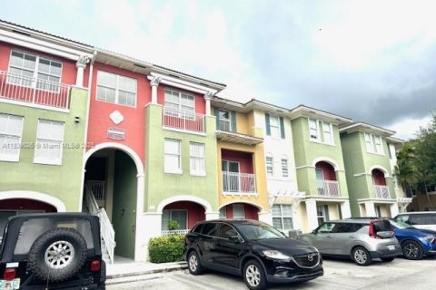 Townhouse in Doral, Florida 3 bedrooms, 132.76 sq.m. № 1978023 - photo 1