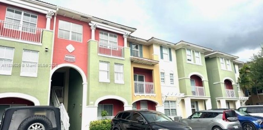 Townhouse in Doral, Florida 3 bedrooms, 132.76 sq.m. № 1978023