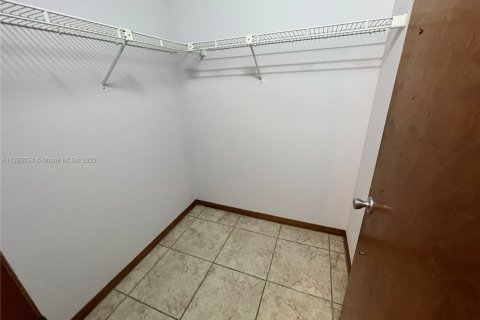 House in Port St. Lucie, Florida 3 bedrooms, 142.7 sq.m. № 2014707 - photo 19