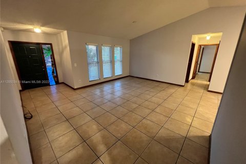 House in Port St. Lucie, Florida 3 bedrooms, 142.7 sq.m. № 2014707 - photo 10