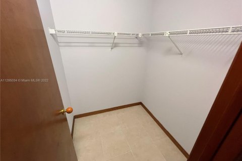 House in Port St. Lucie, Florida 3 bedrooms, 142.7 sq.m. № 2014707 - photo 15