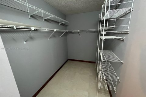 House in Port St. Lucie, Florida 3 bedrooms, 142.7 sq.m. № 2014707 - photo 25