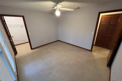 House in Port St. Lucie, Florida 3 bedrooms, 142.7 sq.m. № 2014707 - photo 14