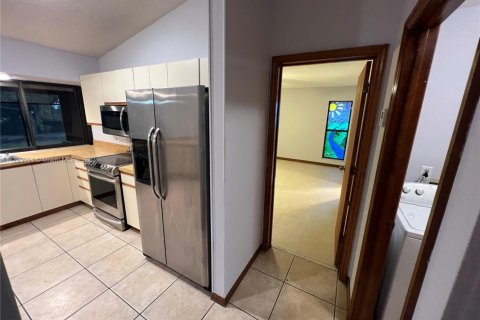 House in Port St. Lucie, Florida 3 bedrooms, 142.7 sq.m. № 2014707 - photo 7