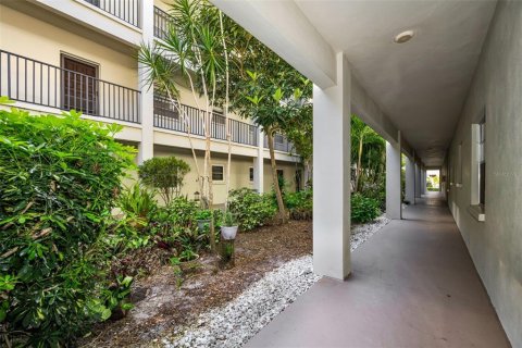 Condominio en Dunedin, Florida, 2 dormitorios  № 2233207
