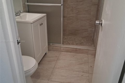 Adosado en venta en South Miami, Florida, 3 dormitorios, 90.12 m2 № 1964155 - foto 10