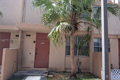 Adosado en venta en South Miami, Florida, 3 dormitorios, 90.12 m2 № 1964155 - foto 25