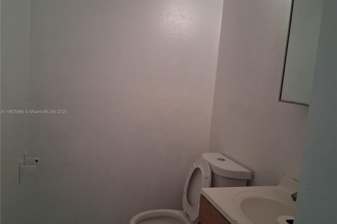 Adosado en venta en South Miami, Florida, 3 dormitorios, 90.12 m2 № 1964155 - foto 26