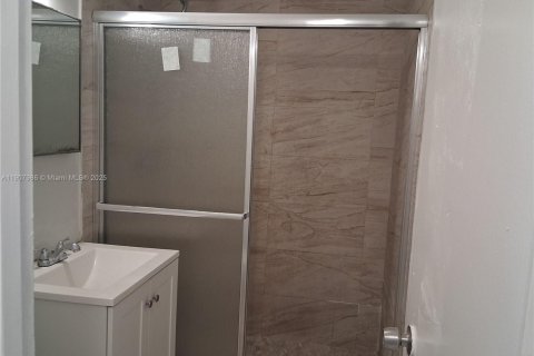 Adosado en venta en South Miami, Florida, 3 dormitorios, 90.12 m2 № 1964155 - foto 20