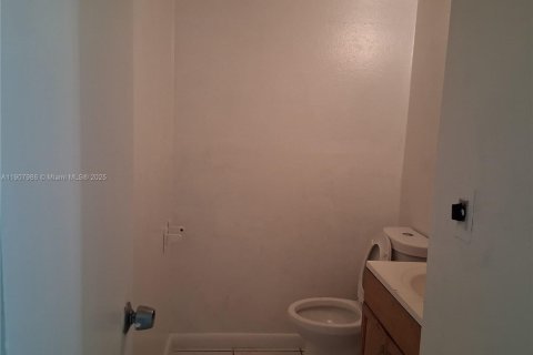 Adosado en venta en South Miami, Florida, 3 dormitorios, 90.12 m2 № 1964155 - foto 24