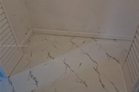 Adosado en venta en South Miami, Florida, 3 dormitorios, 90.12 m2 № 1964155 - foto 18