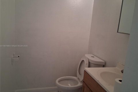 Adosado en venta en South Miami, Florida, 3 dormitorios, 90.12 m2 № 1964155 - foto 12