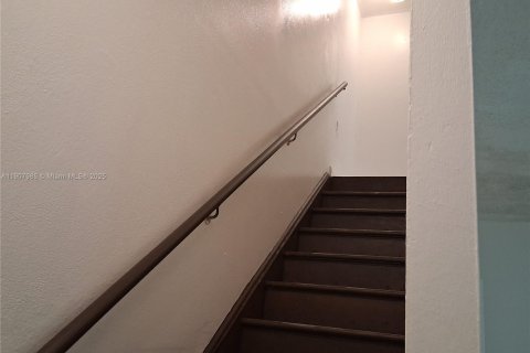 Adosado en venta en South Miami, Florida, 3 dormitorios, 90.12 m2 № 1964155 - foto 28