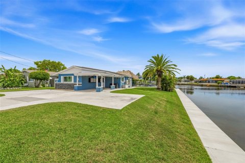 Casa en venta en New Port Richey, Florida, 2 dormitorios, 110.46 m2 № 2151667 - foto 5