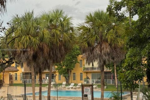 Кондоминиум с 3 спальнями в Майами, Флорида № 2054476