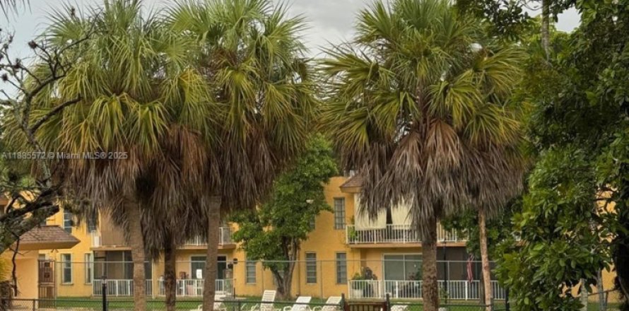 Кондоминиум с 3 спальнями в Майами, Флорида № 2054476