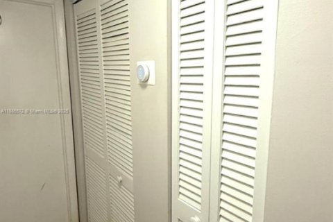 Купить кондоминиум в Майами, Флорида 3 спальни, 117.24м2, № 2054476 - фото 12