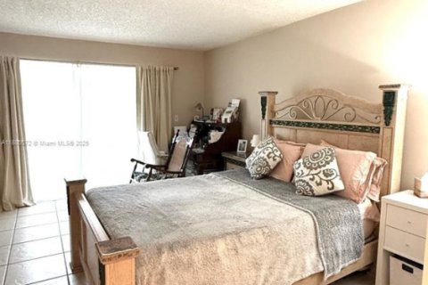 Купить кондоминиум в Майами, Флорида 3 спальни, 117.24м2, № 2054476 - фото 11