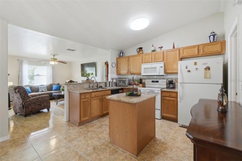 Villa ou maison à vendre à Kissimmee, Floride: 3 chambres, 132.39 m2 № 2197820 - photo 6