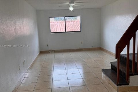 Condo in Hialeah Gardens, Florida, 2 bedrooms  № 2243965 - photo 5