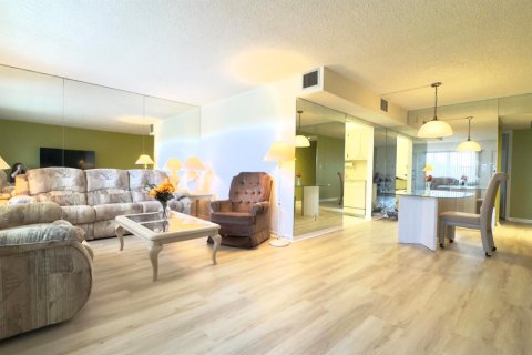 Condominio en venta en Coconut Creek, Florida, 1 dormitorio, 74.14 m2 № 2189360 - foto 4
