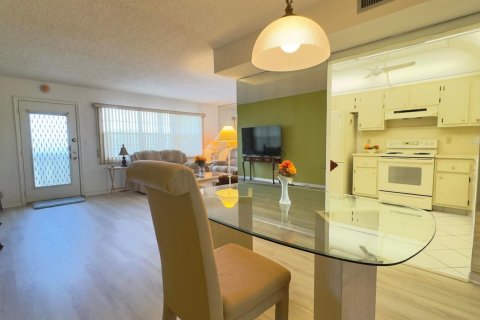 Condominio en venta en Coconut Creek, Florida, 1 dormitorio, 74.14 m2 № 2189360 - foto 6