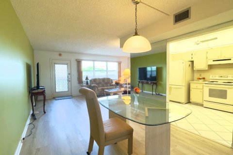 Condominio en venta en Coconut Creek, Florida, 1 dormitorio, 74.14 m2 № 2189360 - foto 12