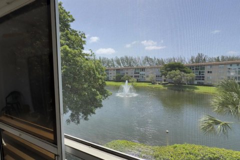 Condominio en venta en Coconut Creek, Florida, 1 dormitorio, 74.14 m2 № 2189360 - foto 2