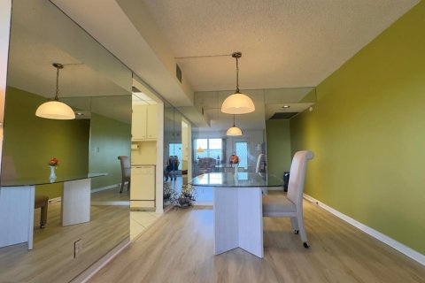 Condominio en venta en Coconut Creek, Florida, 1 dormitorio, 74.14 m2 № 2189360 - foto 5