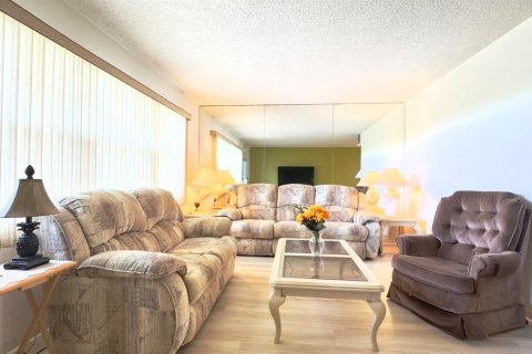 Condominio en venta en Coconut Creek, Florida, 1 dormitorio, 74.14 m2 № 2189360 - foto 14