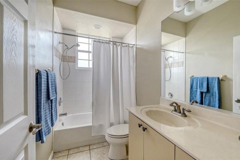 Купить виллу или дом в Нокомис, Флорида 7 комнат, 160.91м2, № 2151607 - фото 28