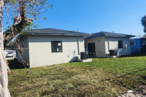 Casa en alquiler en Miami, Florida, 3 dormitorios № 2011767 - foto 5